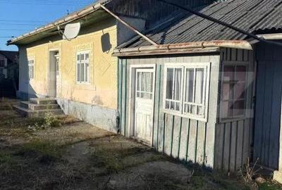 Casă cu 3 camere cu Teren 4900 Mp în Central