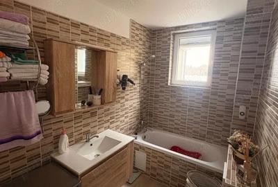 Apartament cu 2 camere decomandat, mobilat în Tractorul - 2
