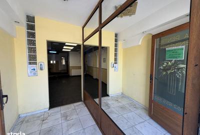 Spațiu comercial, de 42 mp, în Central - 4