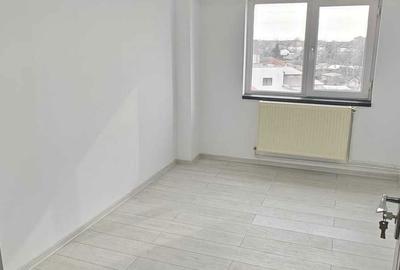 Apartament cu 3 camere decomandat în Fetești-Gară - 4