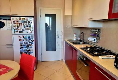 Apartament cu 3 camere decomandat, mobilat în Circumvalațiunii