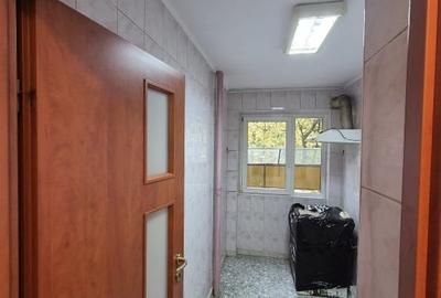 Direct proprietar, vând ap 3 camere, sector 4, strada Semenic - 7