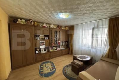 Apartament cu 3 camere semidecomandat în 9 Mai