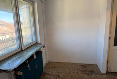 Garsonieră decomandată în Brad - 2