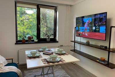 Apartament cu 2 camere semidecomandat, mobilat în City Park Mall