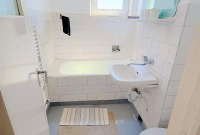 Apartament cu 3 camere, 2 balcoane, 2 bai, boxa subsol -90 mp- Central - 8