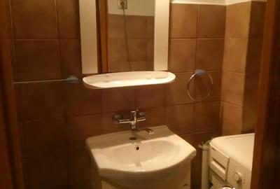 Apartament cu 3 camere decomandat în 1 Mai