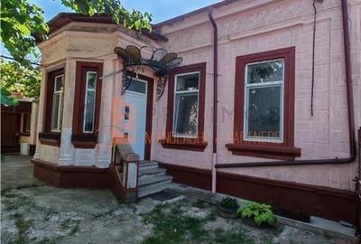 Casă individuală cu 6 camere în Central