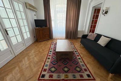 Piata Unirii,Prima inchiriere 3 camere renovat,Centrala proprie, 720 euro - 2