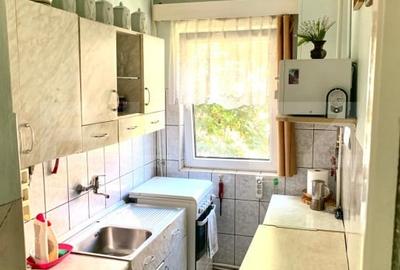 Apartament de vanzare, cu 3 camere, zona 7 Noiembrie - 7