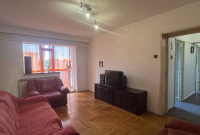 Apartament cu 3 camere decomandat în