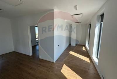 Spațiu comercial, de 447 mp, în Central - 18