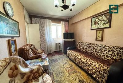 Garsoniera etajul 3 zona Aurel Vlaicu - Arad - 1