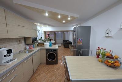 Apartament cu 3 camere decomandat în Central - 1