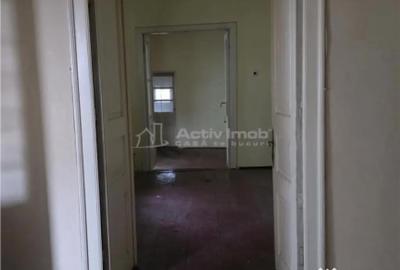 Casă cu 6 camere cu Teren 182 Mp în Calea București - 2