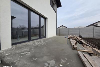 Casă cu 4 camere cu Teren 300 Mp în Central