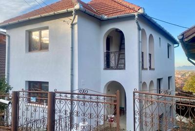 Casă individuală cu 6 camere în Hunedoara