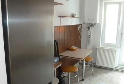 Apartament cu 3 camere decomandat în Cornișa - 4