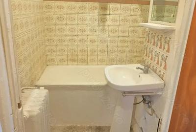 Apartament cu 3 camere semidecomandat în Lacul Tei