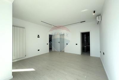 Casă cu 8 camere cu Teren 700 Mp în Faleza Nord - 14