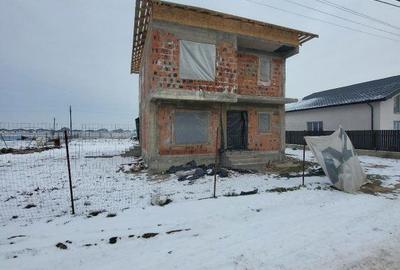 Casă cu 4 camere în Vârteju - 1