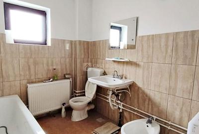 Casă cu 5 camere cu Canalizare în Central - 7