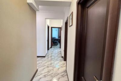 Apartament cu 5 camere decomandat în Km 4 - 1