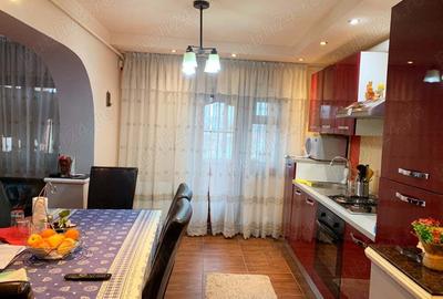 Apartament Central cu 3 Camere, 80mp, vanzare direct proprietar Apartament Central cu 3 Camere, 80mp, vanzare direct proprietar - 4