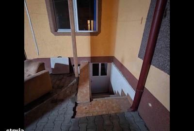 Casă cu 4 camere cu Teren 210 Mp în Central - 10