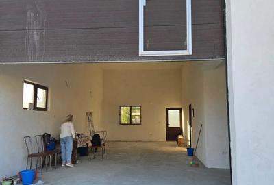 Spațiu comercial, de 600 mp, în Alunișul - 4