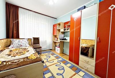 Apartament cu 3 camere decomandat în - 5