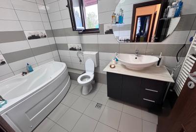 Casă cu 5 camere cu Canalizare în Sud - 3