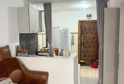 Garsonieră decomandată în Uzina 2 - 4