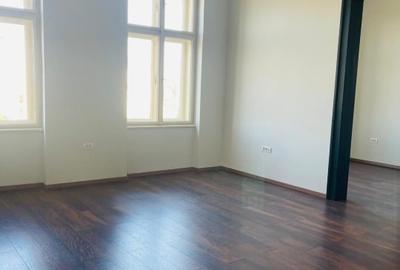 Apartament cu 3 camere semidecomandat, mobilat în Sinaia - 2