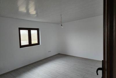 Casă cu 4 camere în Moșteni - 1