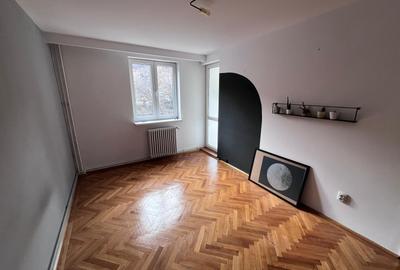 Apartament cu 4 camere decomandat în Central - 4