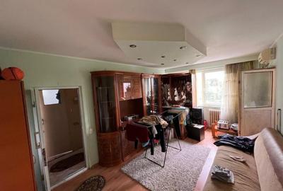 Apartament cu 4 camere semidecomandat în Apărătorii Patriei - 1