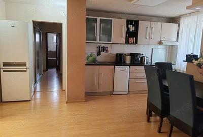 Apartament cu 4 camere decomandat în Micro 20 - 20