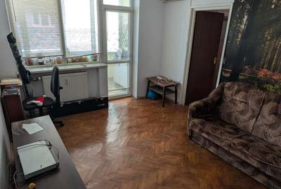 Apartament cu 3 camere semidecomandat în Central - 2
