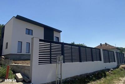 Casă cu 3 camere cu Canalizare în Băiculești - 1