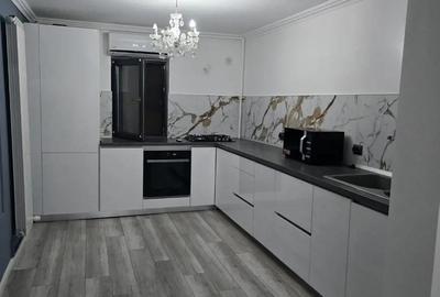 Apartament cu 4 camere decomandat în Central - 4