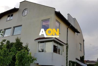 Casă individuală cu 10 camere cu Canalizare în Central - 1