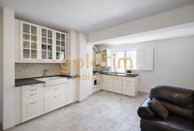 Apartament cu 3 camere semidecomandat, mobilat în Central - 1