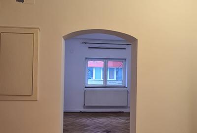 Calea Dorobantilor 3 camere dec., 2 balcoane inchise, total 72mp - 1