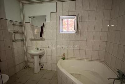 Bocsa Romana, Casa 8 Incaperi, Strada Principala. - 4