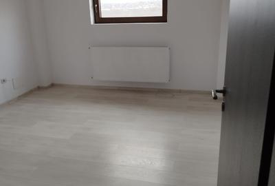 Apartament cu 3 camere semidecomandat în Valea Adâncă - 3