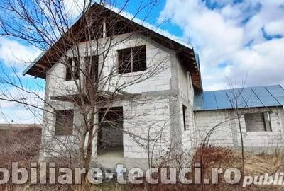 Casa la rosu cu 1000 mp teren in com Munteni, parter ?i mansarda - 4