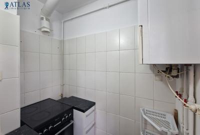 Insorit, spatios, 2 locuri de parcare, 2 balcoane, expunere pe 3 parti, et. 2 - 15