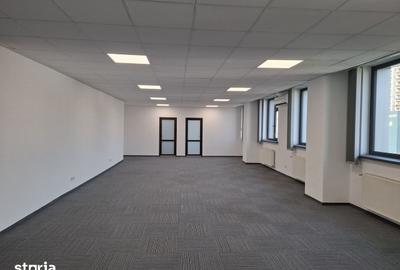 Spațiu comercial, de 372 mp, în Central - 4