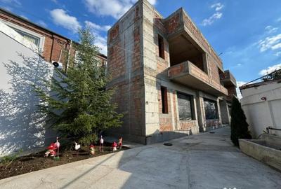 Casă cu 7 camere cu Teren 715 Mp în Central - 8